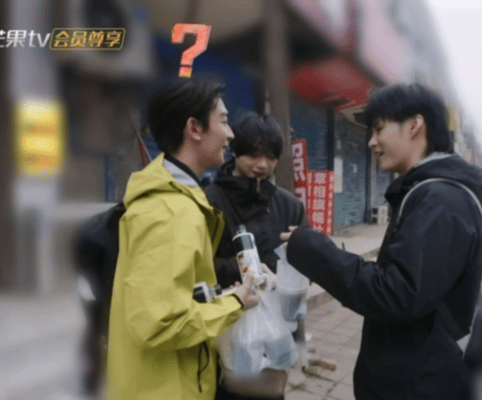 夏之光这个情商也太高了点吧夏之光这人情世故真的拿捏得死死的，也太会了 