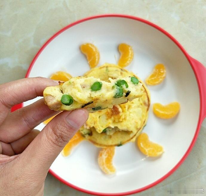 怎么给孩子做快手又营养的早餐？早餐要占一天热量的三分之一，经过一晚上的睡眠和代谢