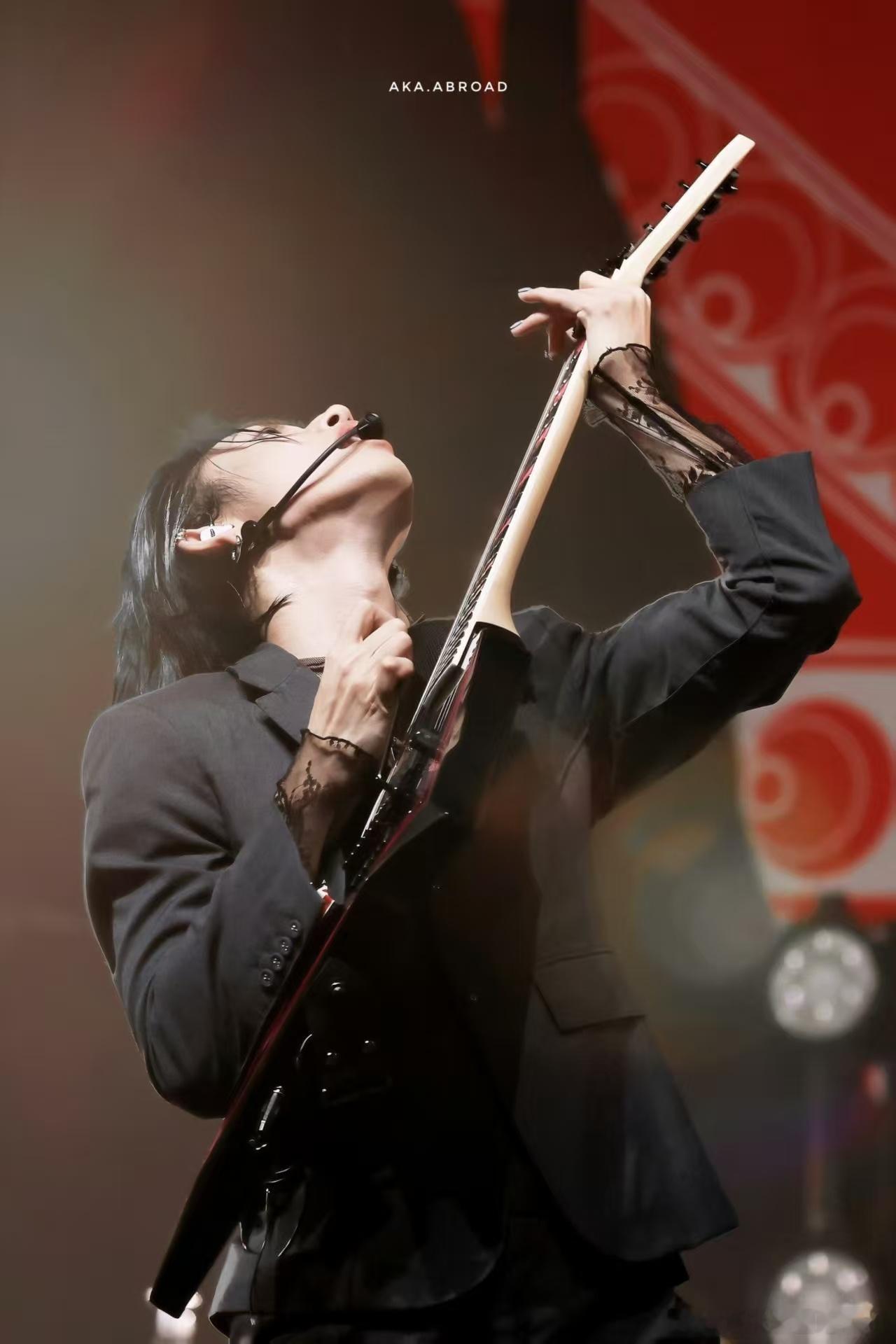小鬼海外巡演新专首唱小鬼王琳凯海外巡演 小鬼海外巡演首场直接炸了，台风稳得像开了