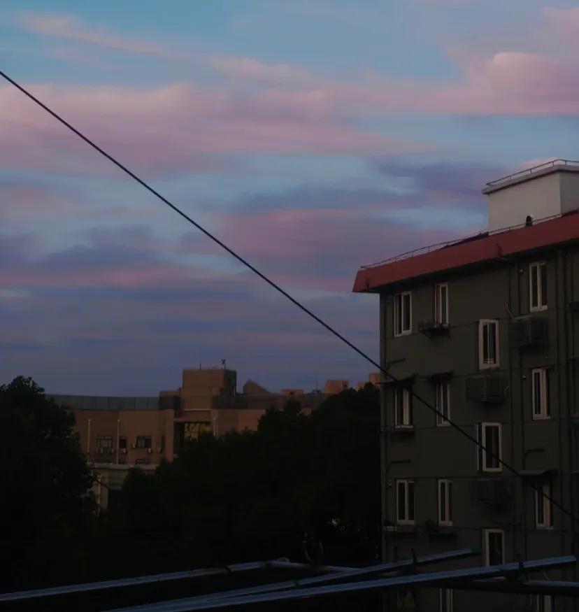 真的有人会这么算计么????
我们之前同事，那男生开始天天带饭，每天准时下班做饭