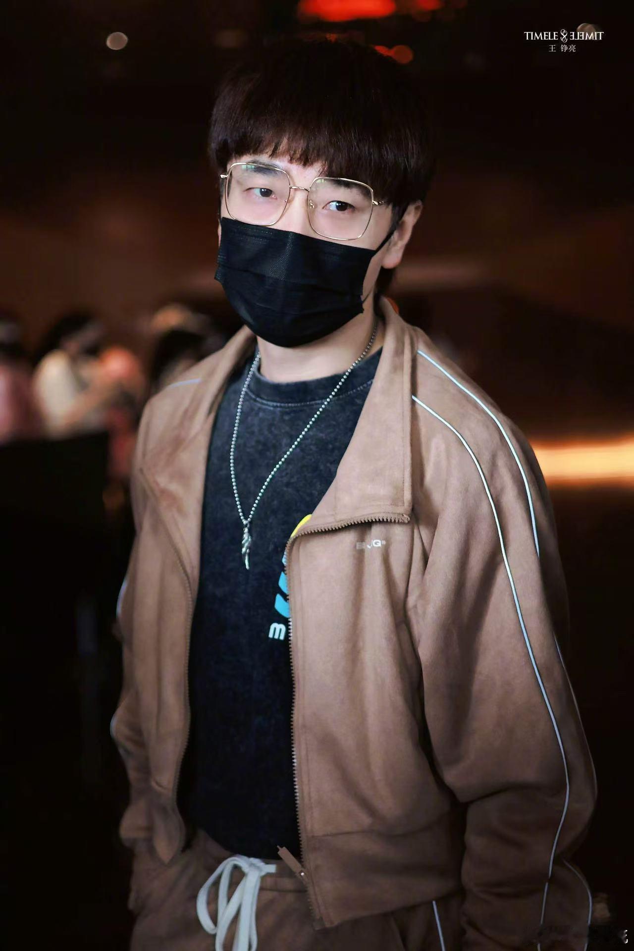 披荆斩棘5最后一次上班卡 今日总决赛的录制正式开启，哥哥们依旧保持饱满的工作状态
