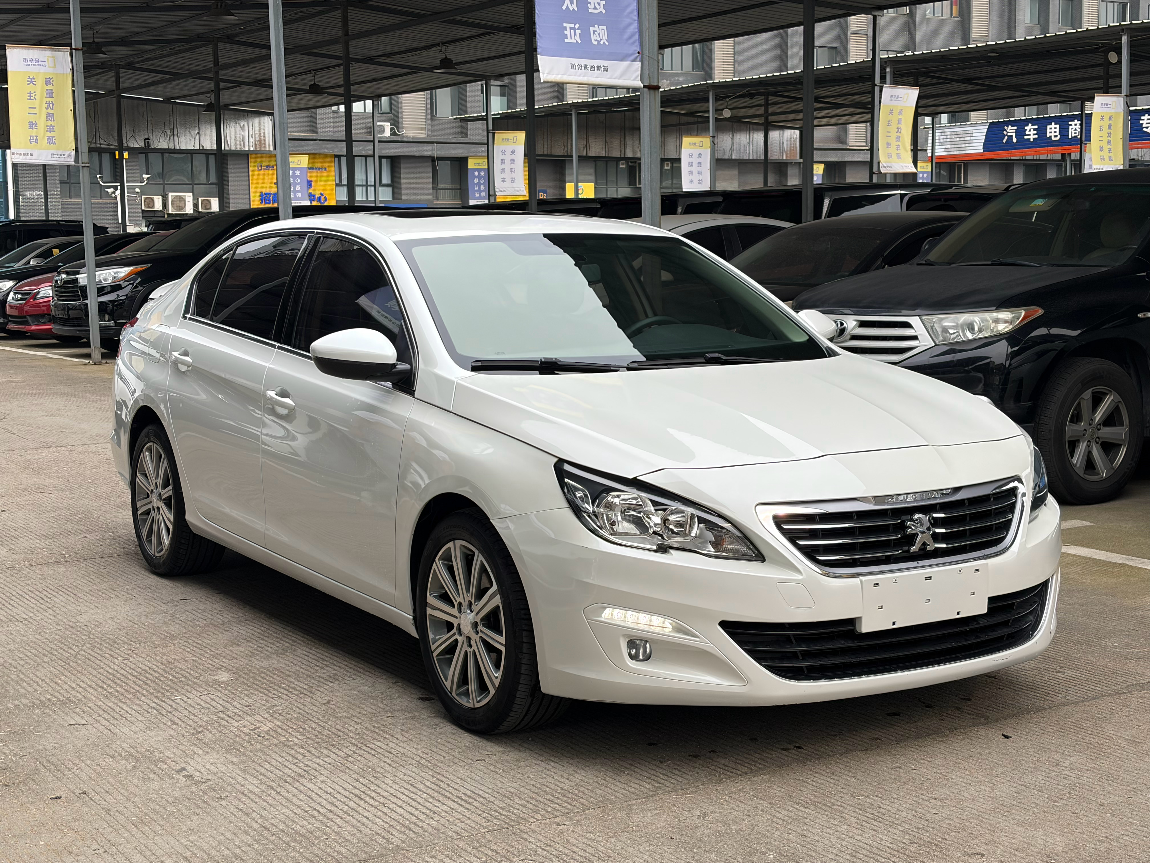一万多的自动挡轿车，16年标致408 1.8L自动豪华版，家人过户一次，实表11