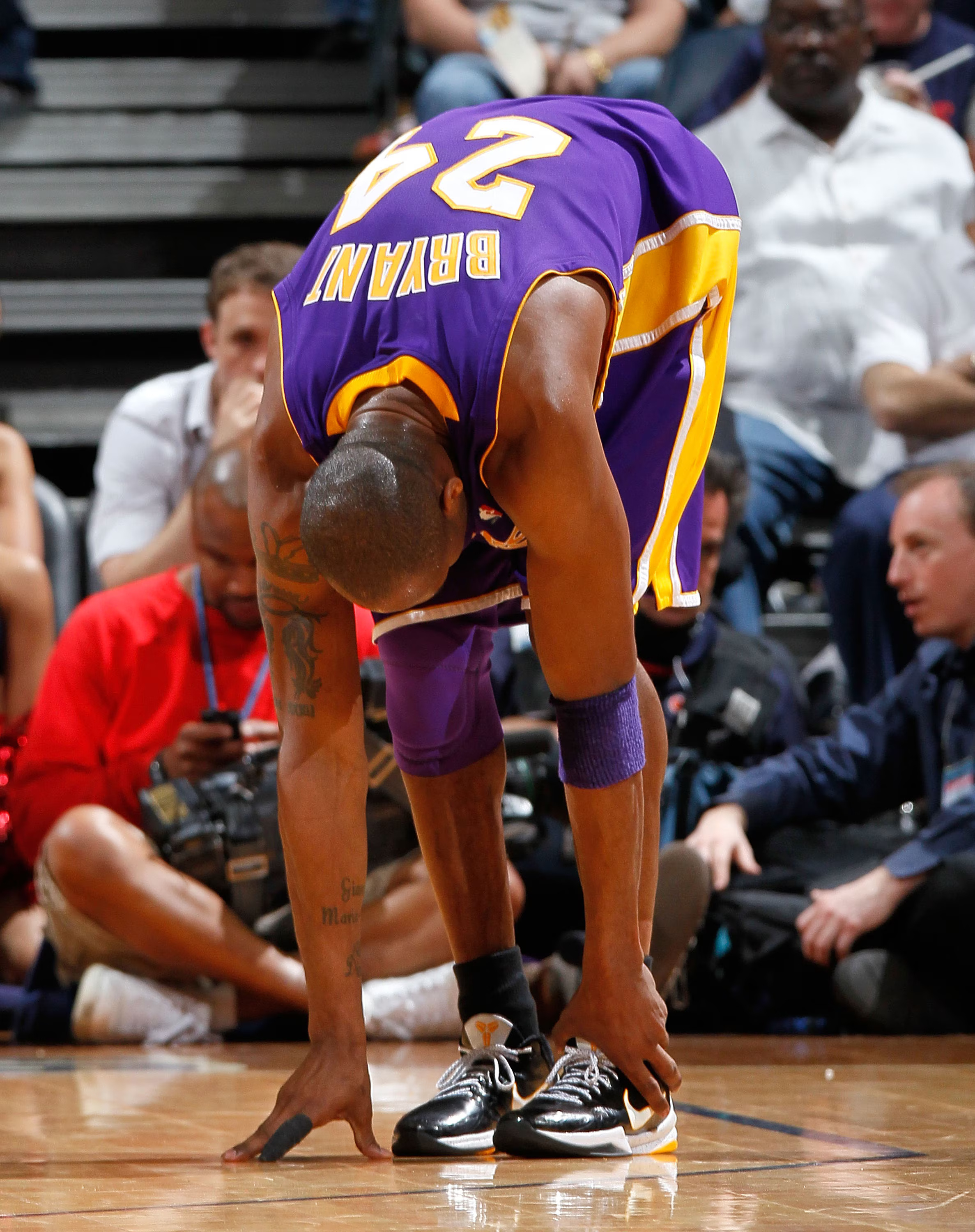 kobe bryant March 31, 2010  右科比