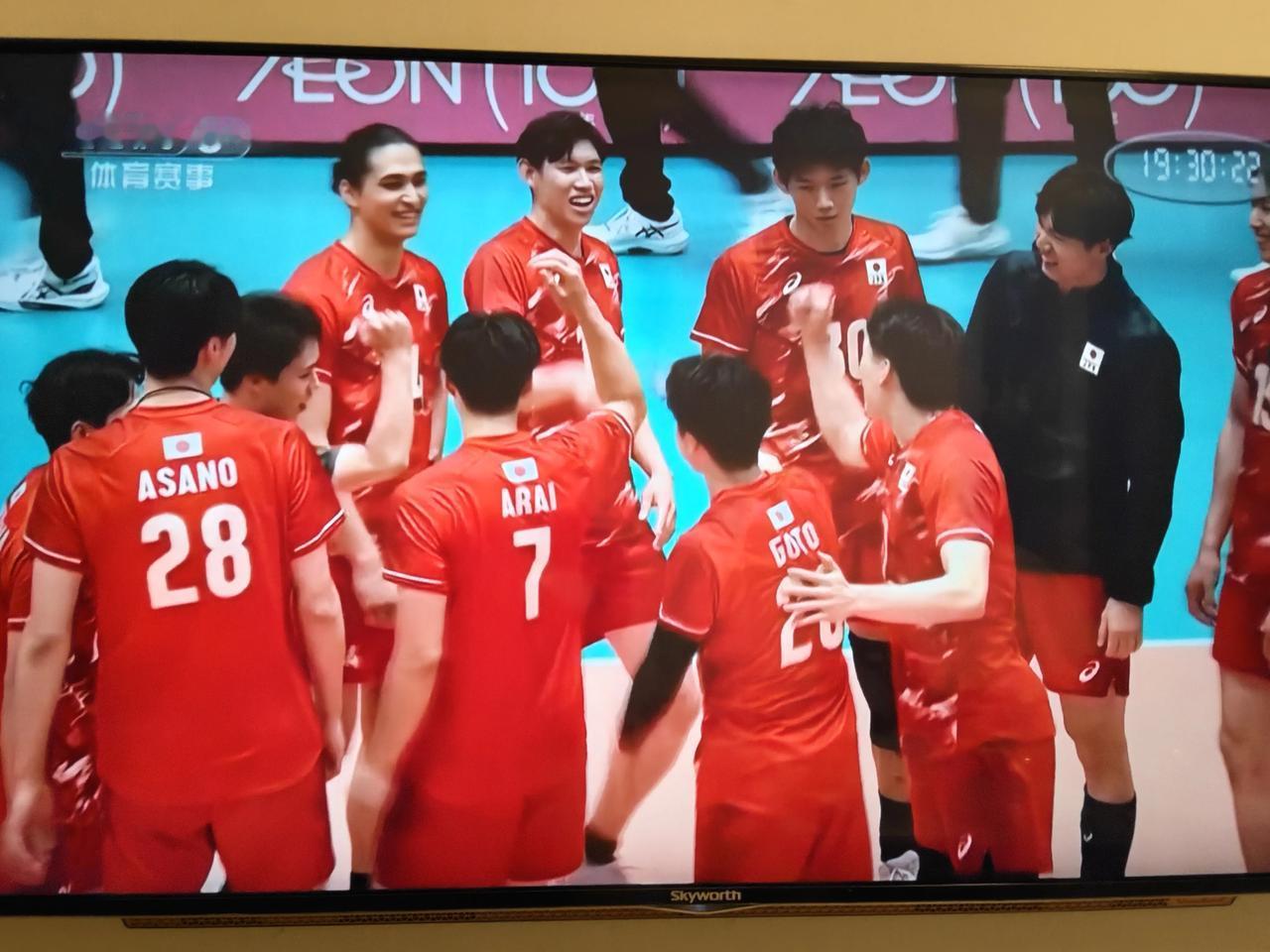 快讯

北京时间10月1日晚，2026名古屋亚运会男子排球1/4决赛，日本男排对