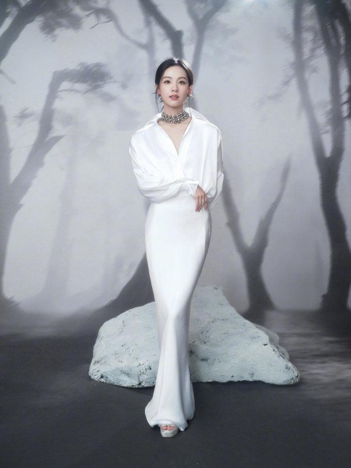 陈都灵新风格美的好高级陈都灵美的好高级 嘟嘟不一样的风格好美好高级！ 陈都灵