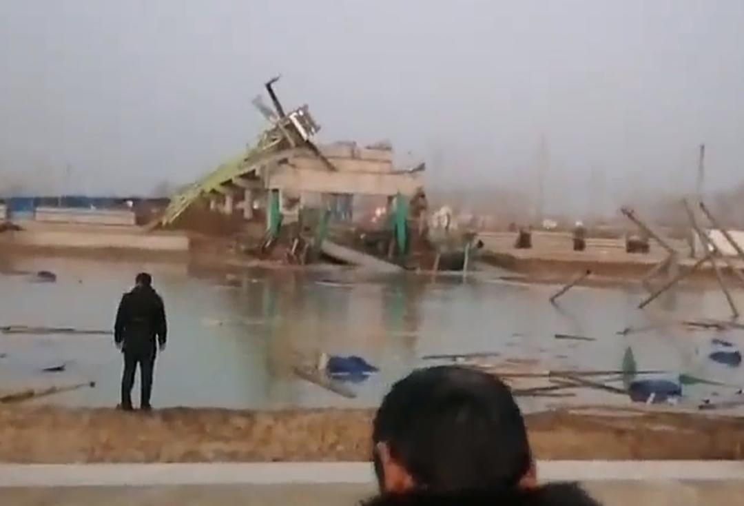 必须严查原材料和质量。可能是监理甲方都参与的事情。中国的项目现在是分包再分包，质