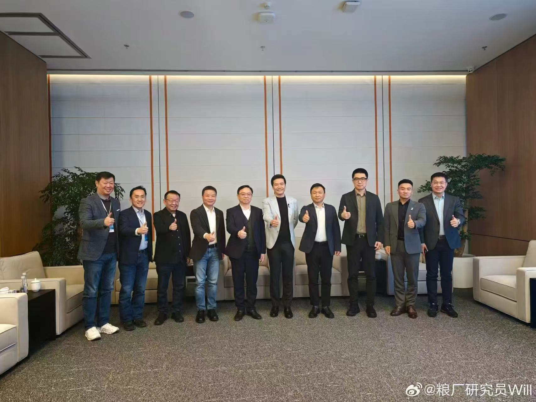 国产新势力们别怕，天塌下来有李想和雷总顶着。我斌总和余总呢？ 