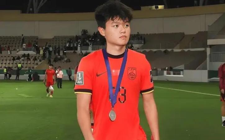足协杯0-3惨败海港，泰山输给的是一支更好的球队。但比输球更难受的，是亲手把对手