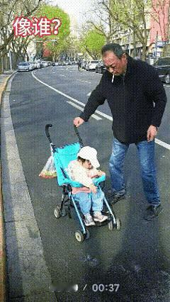 这爷孙俩都挺犟，主要责任在老爷子。
       她是孩子，你也是孩子吗？你就不