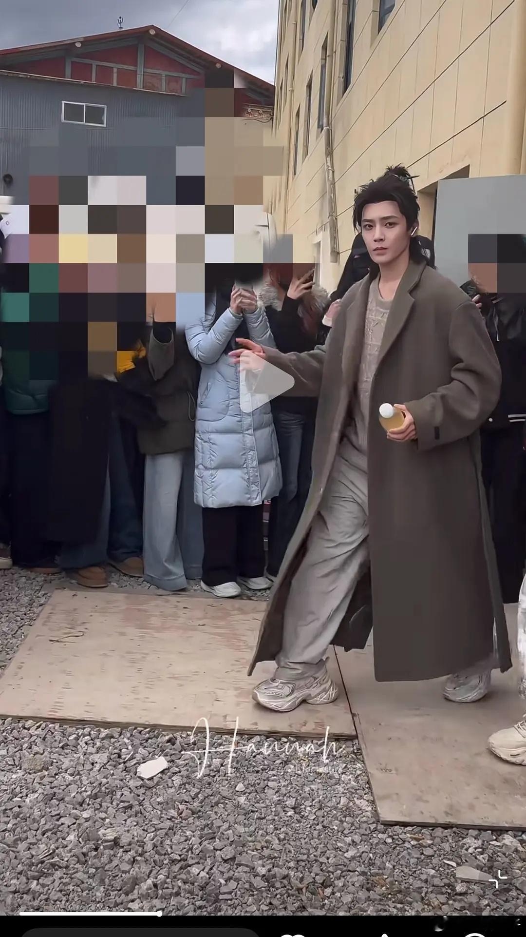 这谁能分的清哪个是殷世航哪个是侯明昊 
