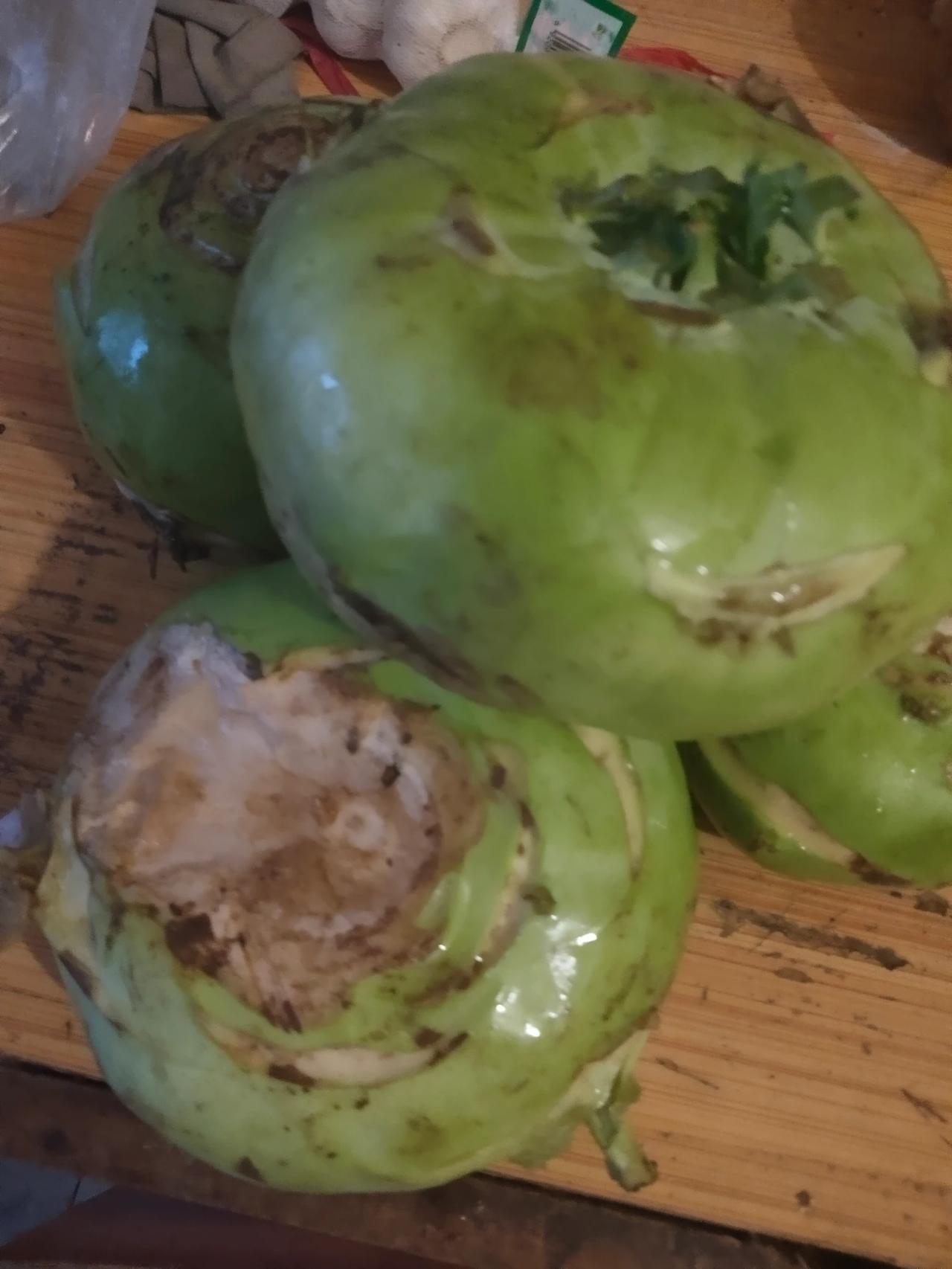 现在这社会，还有装孙子的人吗？现实就是有钱的统统都是爷，没钱的永远只能当孙子。[