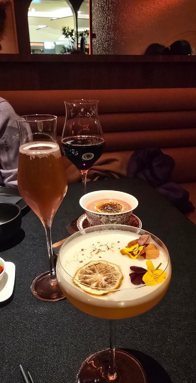 又是跟我老闺蜜吃吃喝喝的一天，先是去吃了台州菜，鲳鱼烧小年糕鲜是鲜得来，搭配两轮