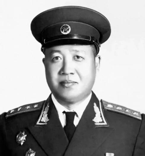 1950年志愿军团长范天恩带两千余人失联多日，由于私自率部赶入松骨峰战场竟然成了