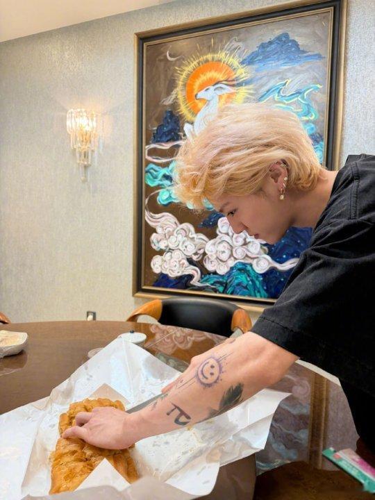 鹿哥~馒头戴紫帽子太可爱啦！！不能吃给我吃！ 