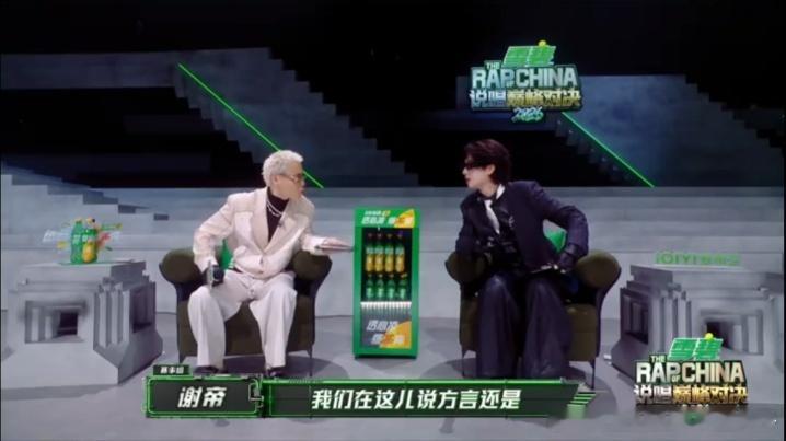 屏幕快装不下严浩翔了严浩翔站起来好长一条人 本来坐着还好好的，一激动站起来屏幕直