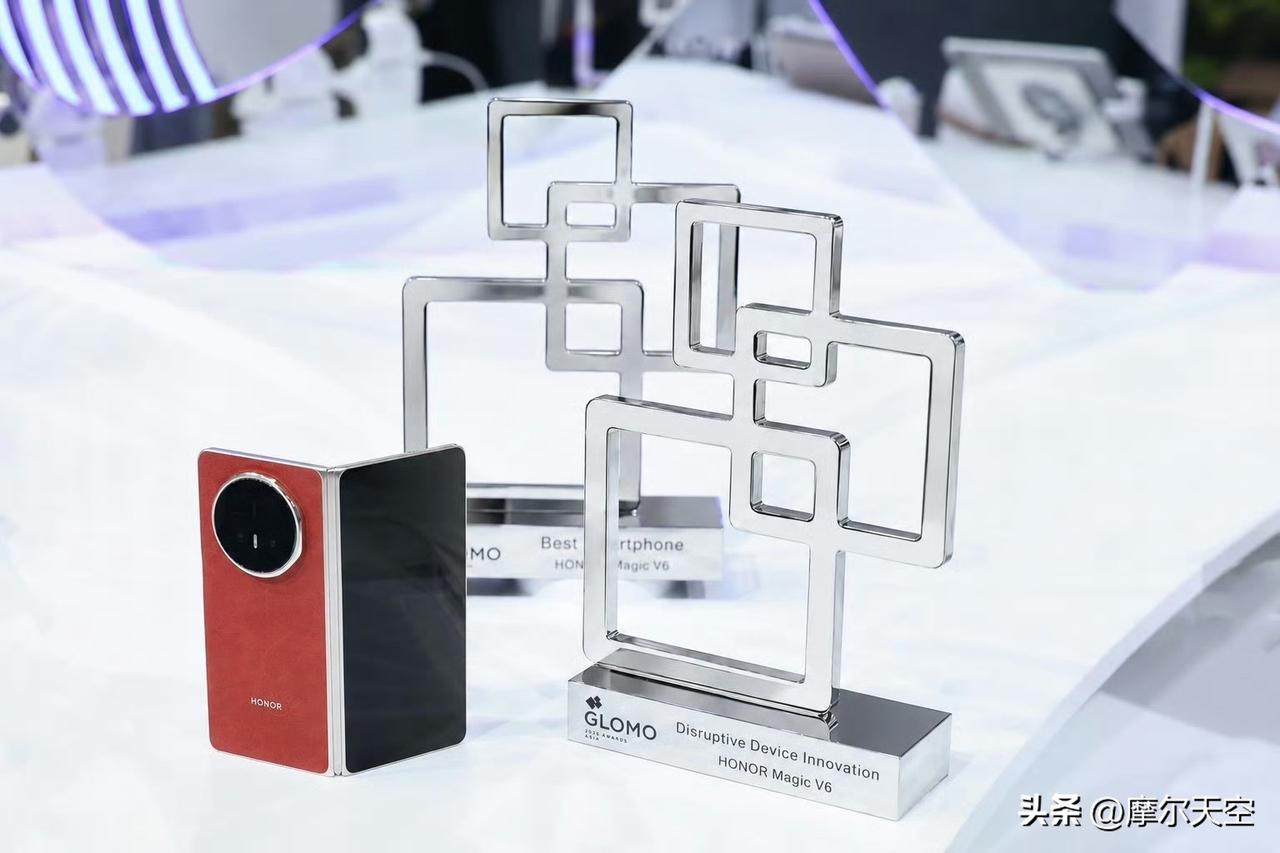 看到荣耀Magic V6拿下GLOMO Awards Asia双奖的消息，直接忍