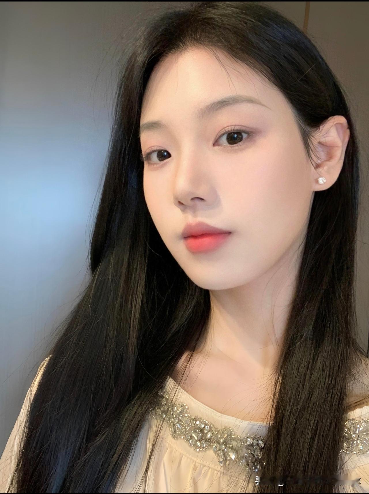 姐妹，稍微有点姿色就行了，倒不必美的如此满分