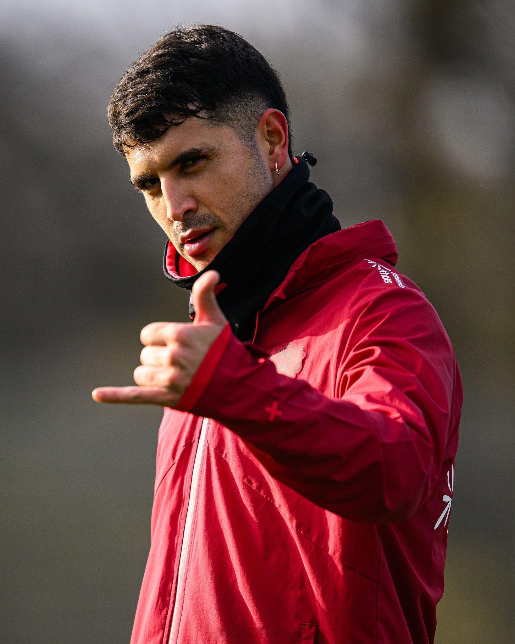 帕拉西奥斯 帕拉已回归勒沃库森训练，预计将于一月伤愈复出🔜✊期待这位前河床球员