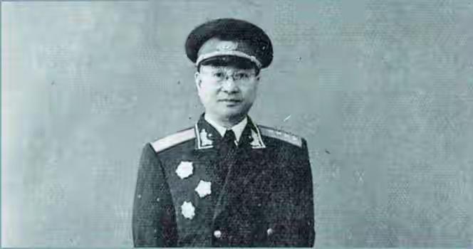 1947年，陈赓4万人被30万大军堵在伏牛山，他派一个团去送死，10天后国民党王