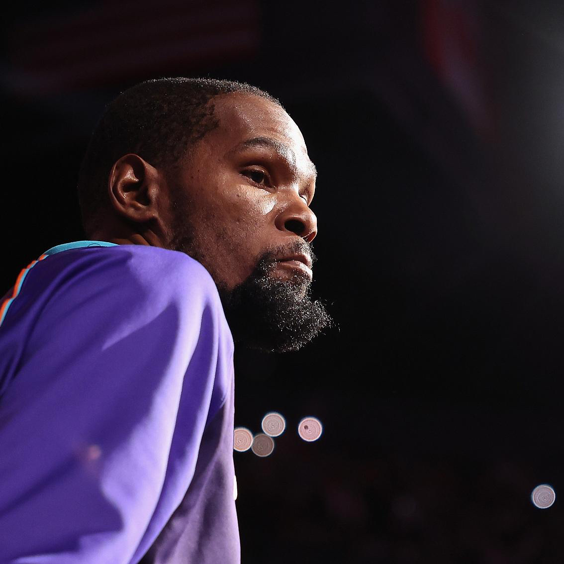 在谈到杜兰特时，迈尔斯说：“因为杜兰特加盟了勇士，他受到了不公平的批评。我的观点