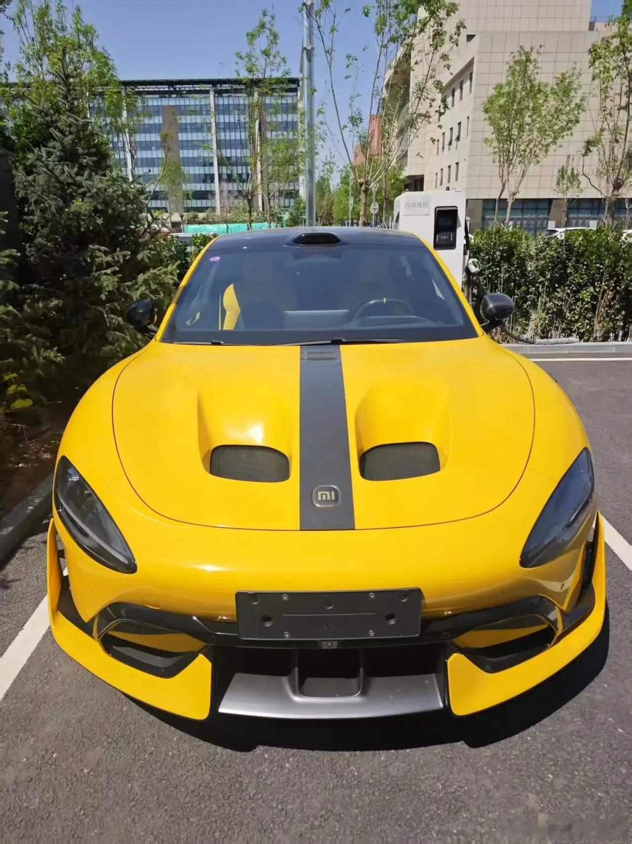今天去常营天街看车，虽然看了很多品牌，但是心里突然想起来一个词汇“贫民豪车”！我