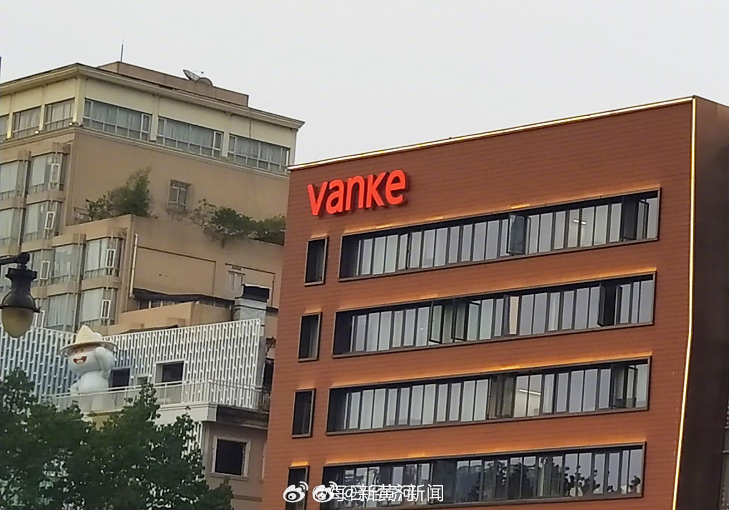 【#万科2025年预亏820亿#】1月30日，万科A公告，预计2025年归属于上