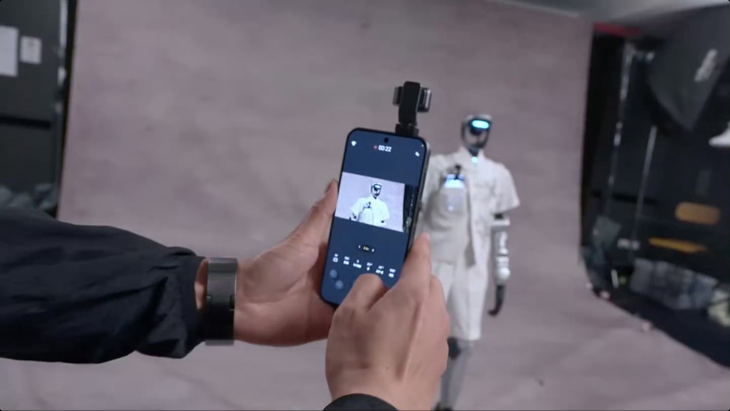 荣耀Robot Phone亮相上影节，拍摄评委电影感大片第28届上海国际电影节期