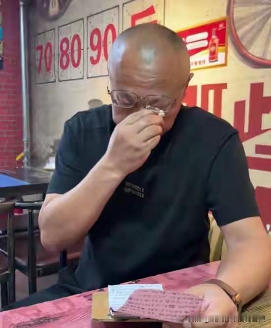 女子给狗撸串后续：老板含泪销毁所有食材，网友：赔钱！

“我们两口子快50岁了，