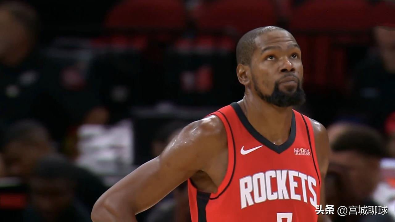 NBA现役最强五人组是谁，我的答案就是:
1、控球后卫:东契奇
2、得分后卫:布