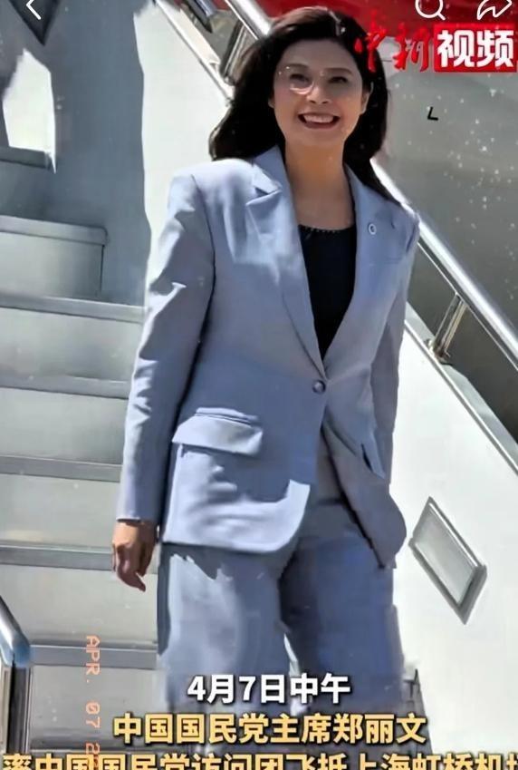 郑丽文这次来，很多网友都在问，为什么没有铺设红地毯迎接？没有铺红地毯，第一是严格