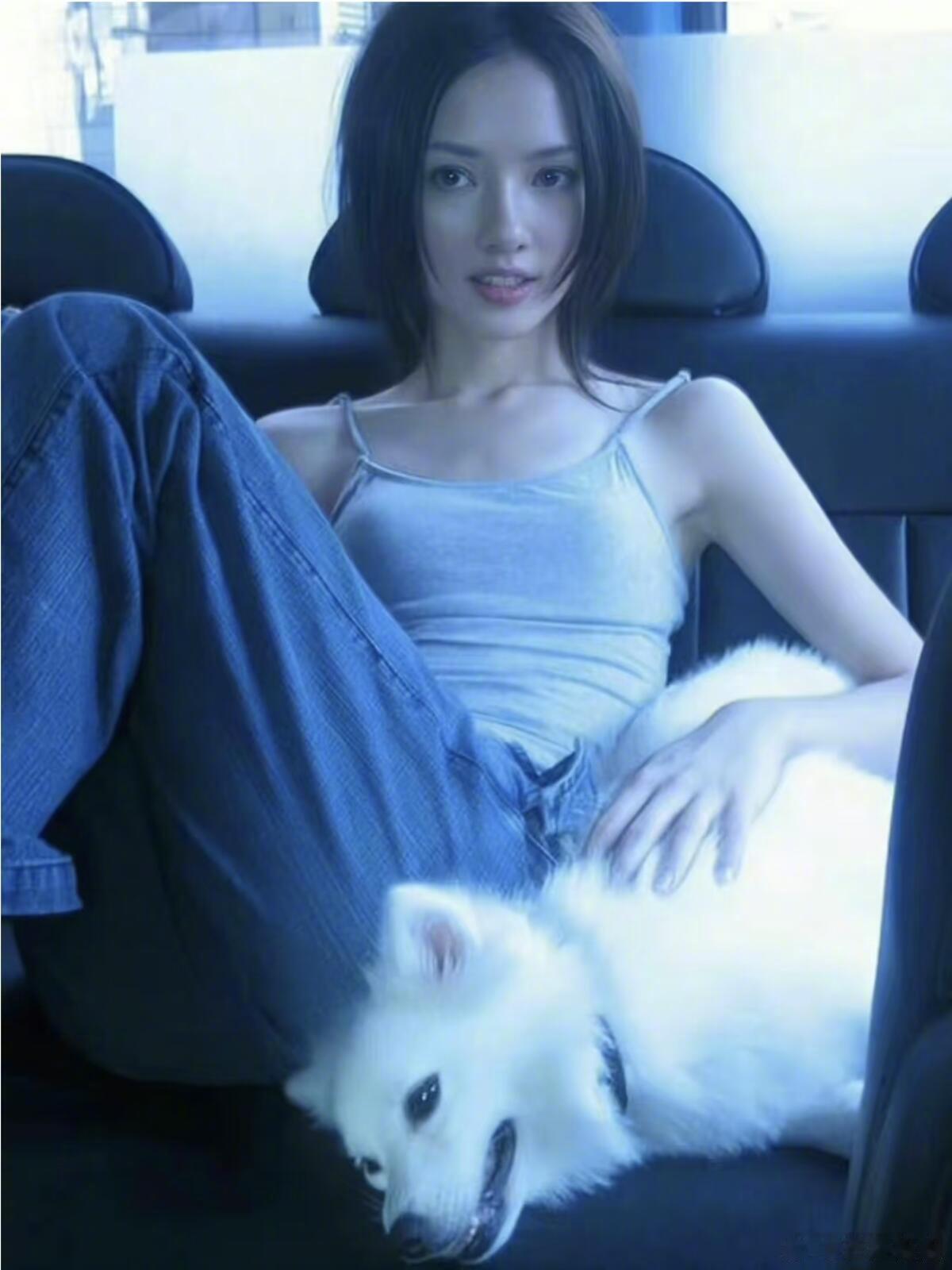 向佐晒女儿正脸照妈妈是郭碧婷，随便遗传个一两点，颜值这一块，已经拿捏了吧[淡淡的
