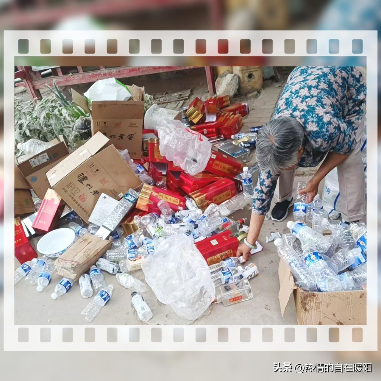 今天我们捡废品啦
四十来桌的“战果”
装了两三轮车

今天回村参加叔叔家婚宴
地