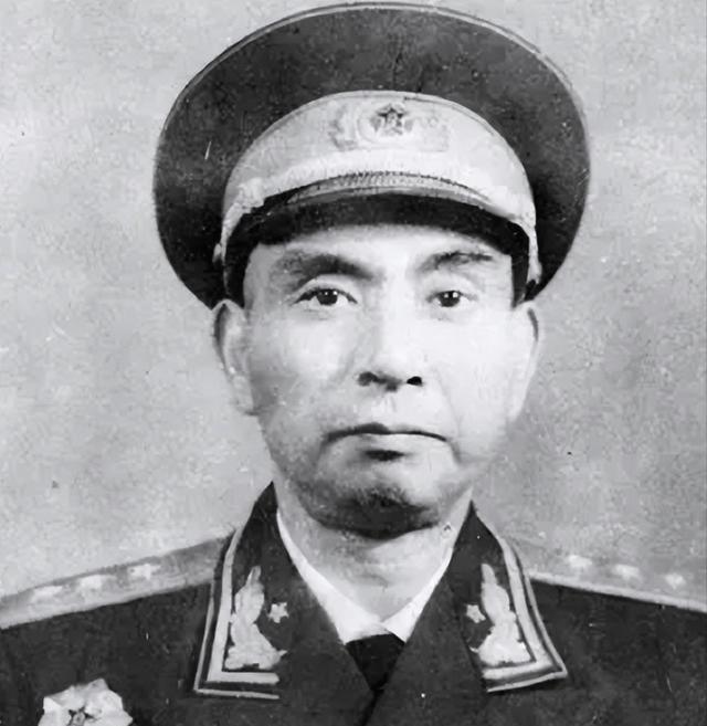 1972年，杨勇调任沈阳军区副司令，个别下属不以为然不准备欢迎。司令陈锡联听后拍