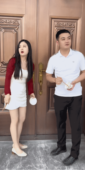 女儿：今天吃什么？
老丈人：闭门羹。
这才是真正的“门当户对。”
吃就过去吃呗！