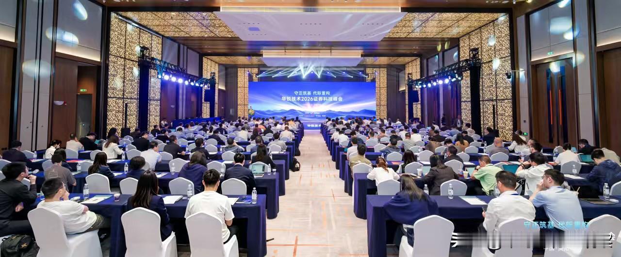 海光芯片撑腰，国产算力在金融最苛刻场景终于“正名”了

过去聊金融核心系统的国产