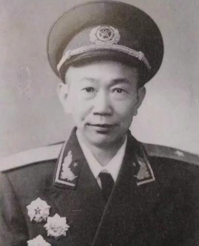 1949年新中国成立，刘永生出任第十兵团副司令员，1952年全军统一定级时他被核