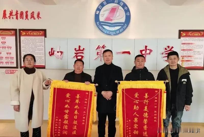 天底下的老师都像他们该有多好，一个举动就救了三条命！给这样的老师和校长点赞！
