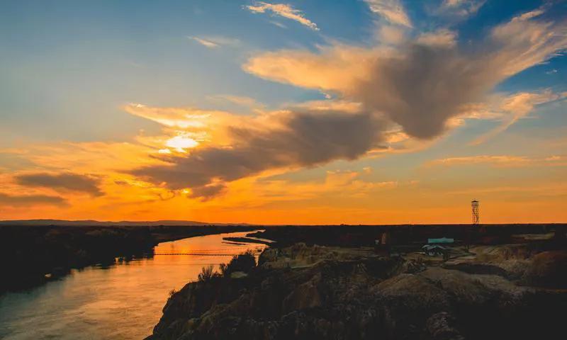 西安避暑？那可太多好去处了。像西寺沟，在鄠邑区，开车1.5小时就到，停车费10元
