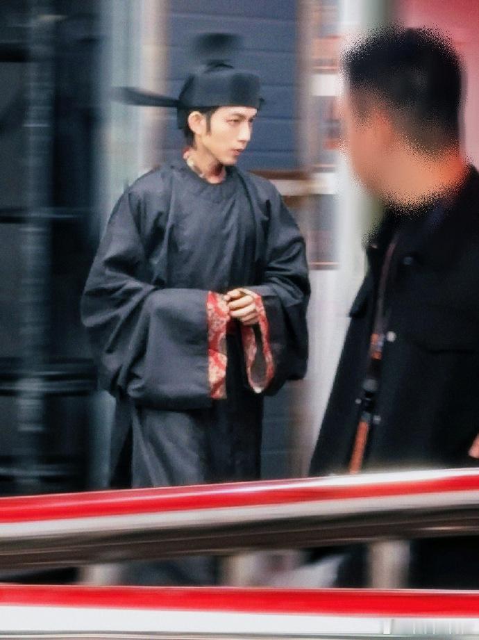 声生不息古装上班路透 家人们快看！声生不息新一期歌手们古装“出镜”，古风氛围感直