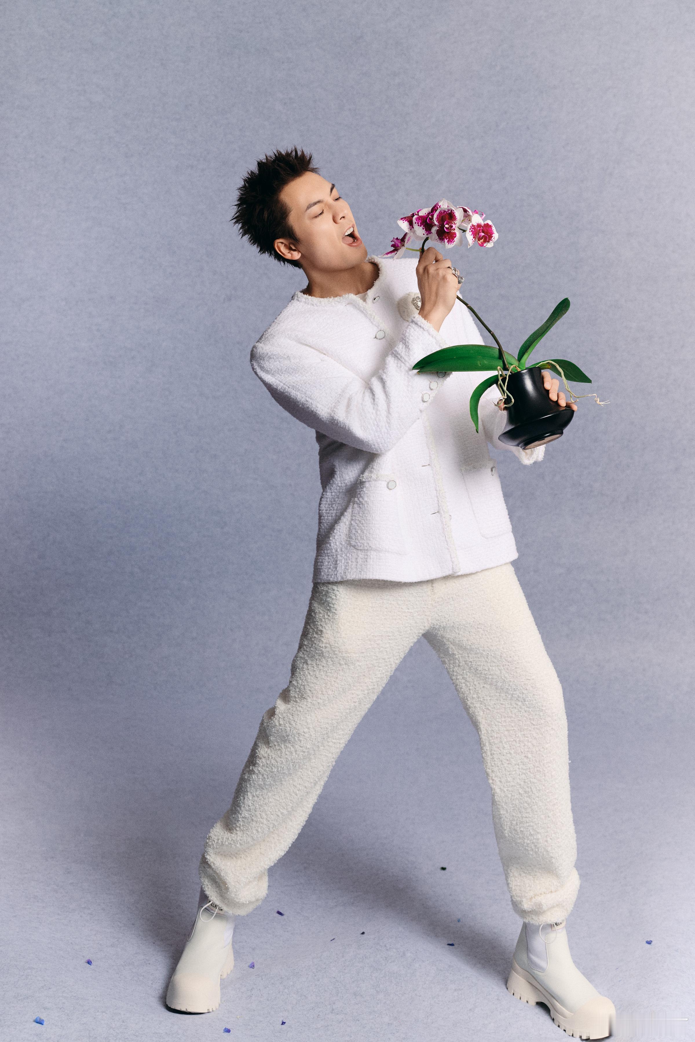 陈伟霆把出发图当杂志大片拍蛙趣，这个陈伟霆帅成啥了出发图拍成杂志大片既视感！出发