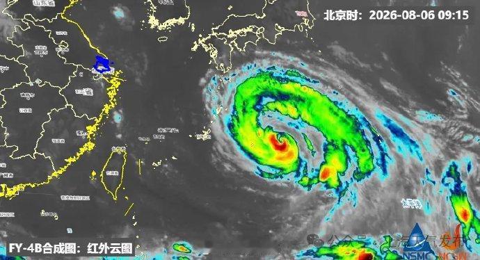 台风“白海豚”正以强台风级逼近，浙江、上海恰好处于台风危险半圆区域。这里风力会骤
