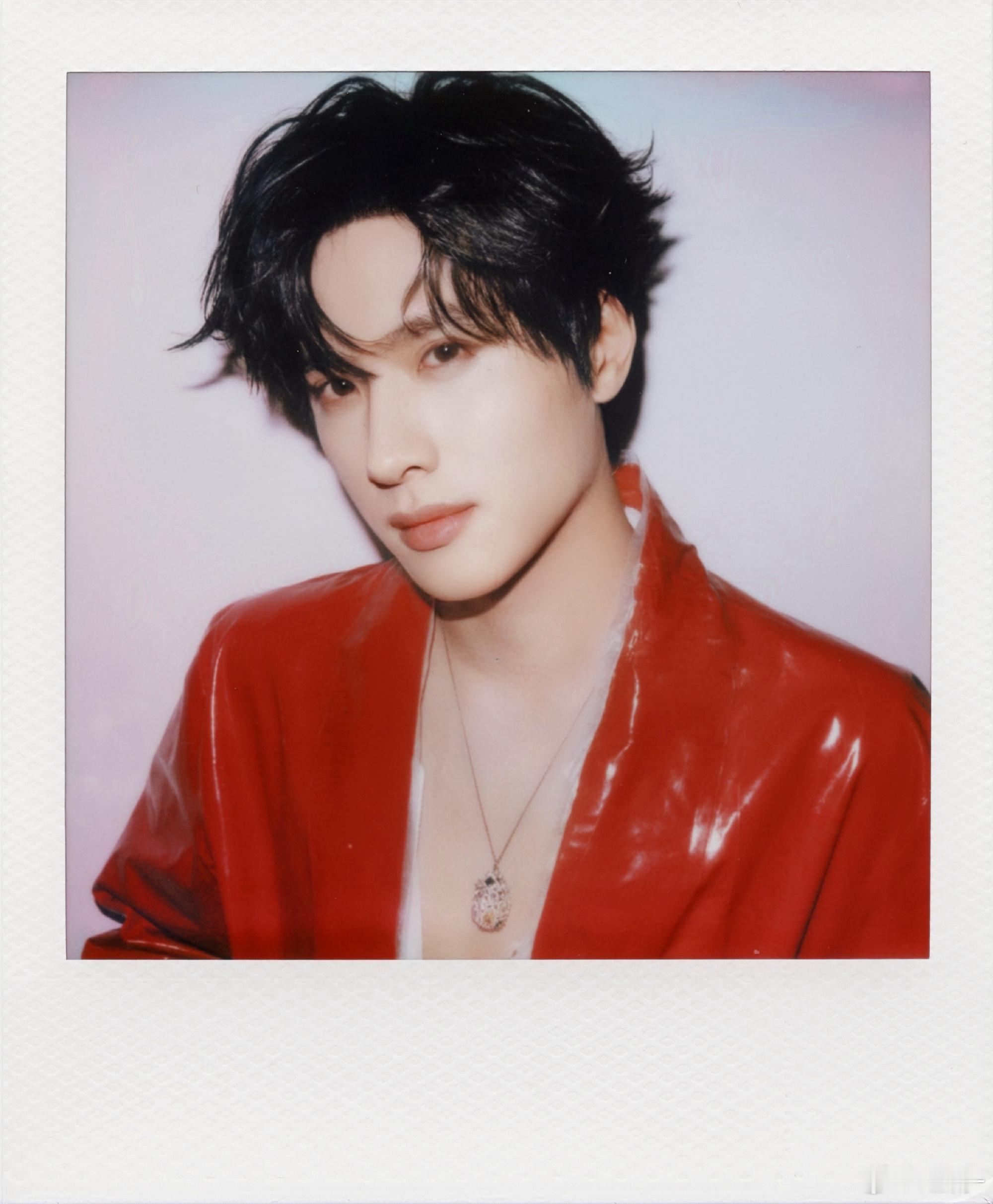 展轩撕拉片展轩赶一赶撕拉片末班车复古撕拉胶片永不过时！展轩精准拿捏拍摄精髓，神态