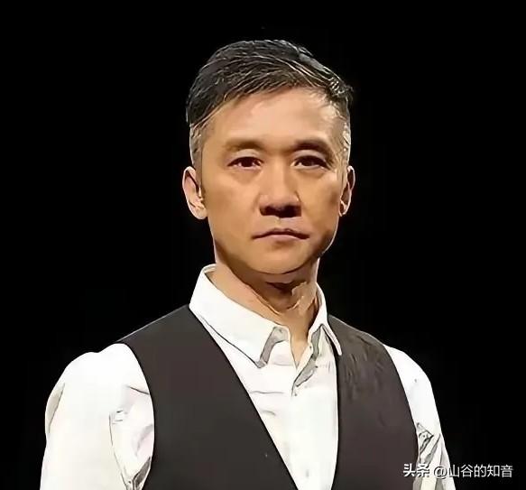 净身出户的黄志忠：婚姻里的体面，从来不是算计
 
2011年，黄志忠把自己在北京