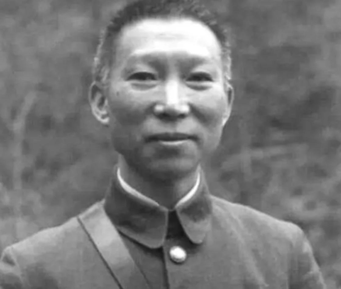 老狼原创、中国军队全歼日本师团。38年.江西省德安城万家岭，中日军队进行整整12天空前的恶战，薛岳将军指挥的中国25万大军对阵日军10万大军，日军第106师团一万余人在此战中几乎全军覆没；日军气急败坏地用飞机大炮轮番轰炸，甚至还用上了芥子毒气，这种东西非常可怕，人只要吸入这种毒气就会立马七窍流血倒地而死；但日军陆军遭遇了自建军以来“最耻辱”一仗，战后第二年106师团被撤销了编制，成了日军永远的痛。万家岭大捷