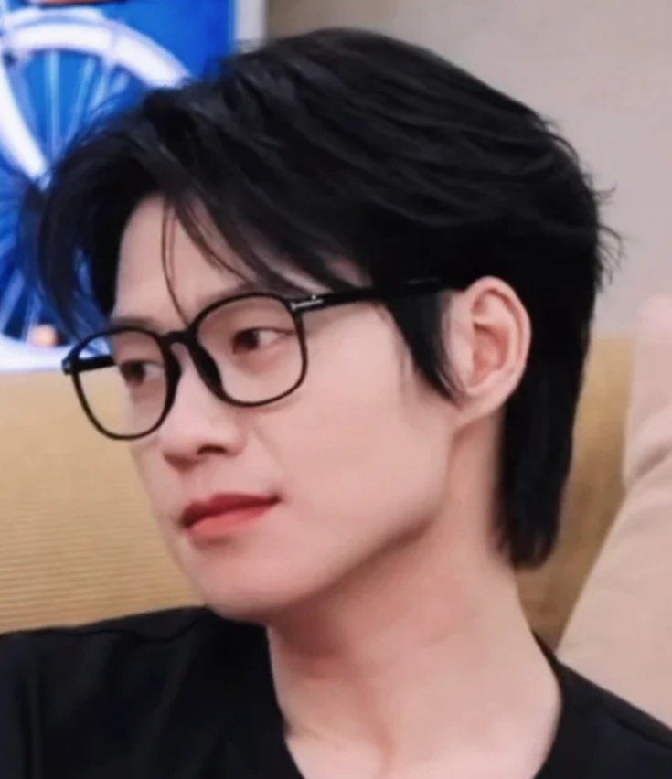 魏大勋 你看到眼镜男还能忍住不喜欢吗 你看到眼镜男还能忍住不心动吗 眼镜男温柔起
