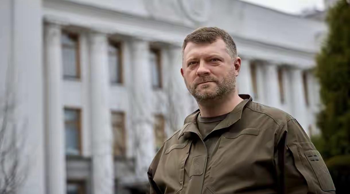 泽连斯基这执政生涯眼看着就要到“大限”啦，他即将下台的消息就跟炸弹似的，在乌克兰