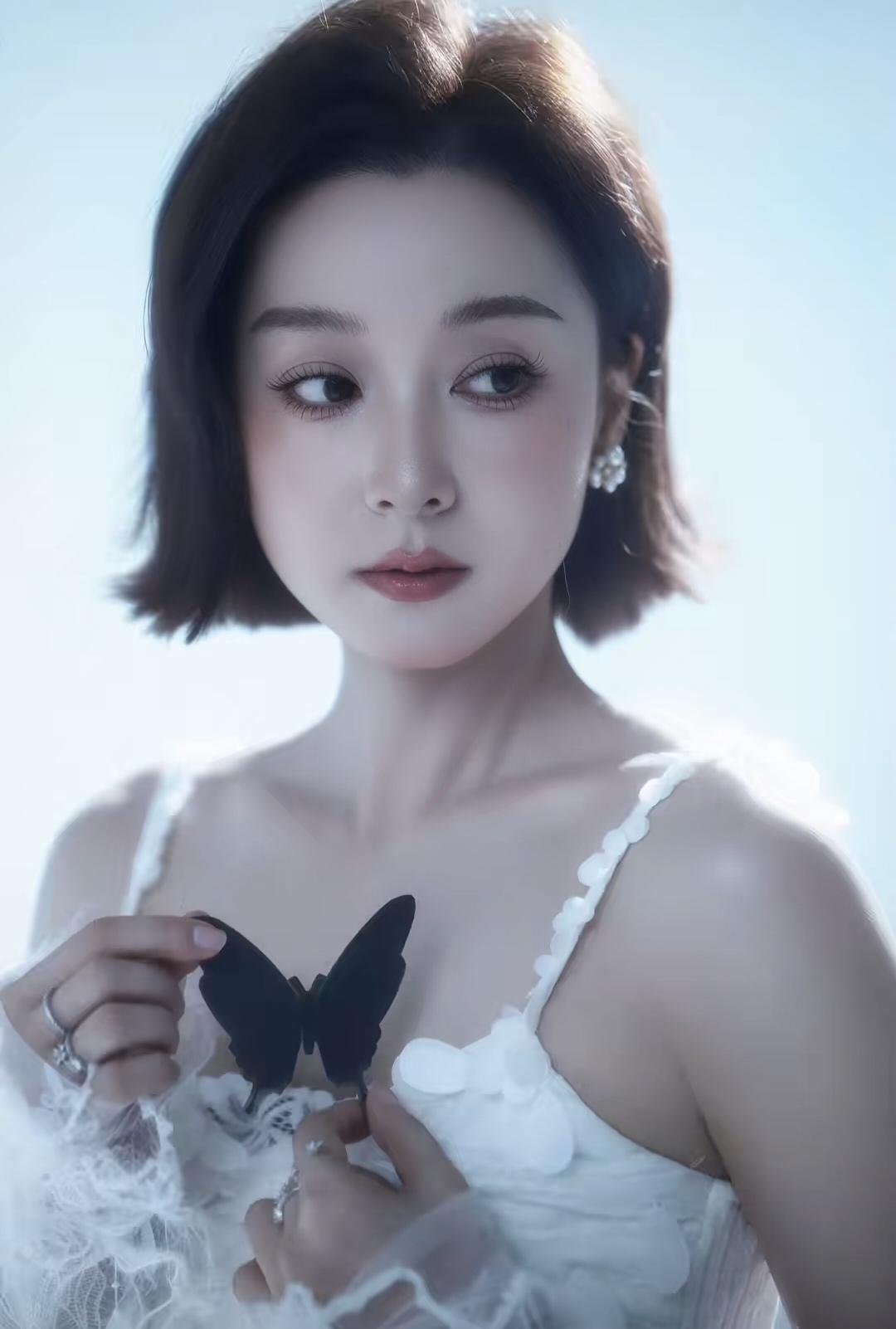 怪不得马龙妻子夏露用上一个视频给她的长发存个档，
原来是要剪短发了！
剪了短发的