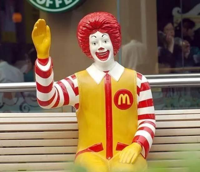 为什么现在没人提“外资撤离”“工业转移”“越印崛起”了？我说个案例大家就懂了！麦