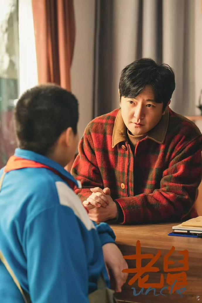 老舅恭喜郭京飞提名金鹰奖老舅发文恭喜 获得金鹰男主提名！当小人物被主流奖项看见，