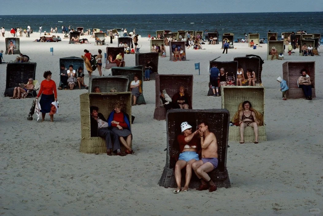 波兰 波美拉尼亚地区索波特市。1981 年。摄影：Bruno Barbey